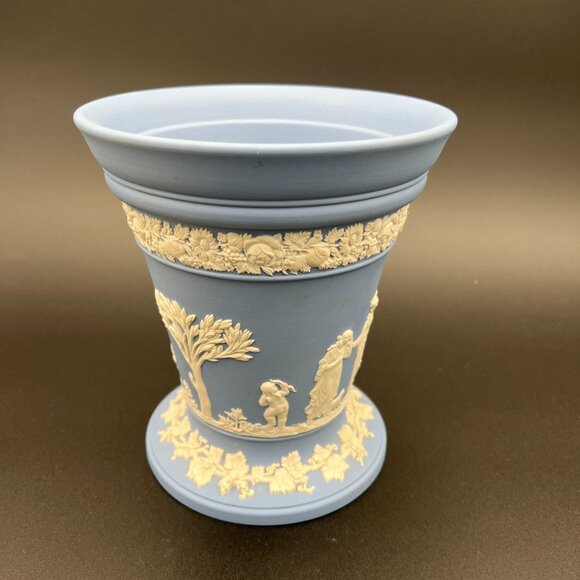 Wedgwood Classic Matte Blue Jasperware Vase ~6 3/4 x 6 in - Picture 6 of 14